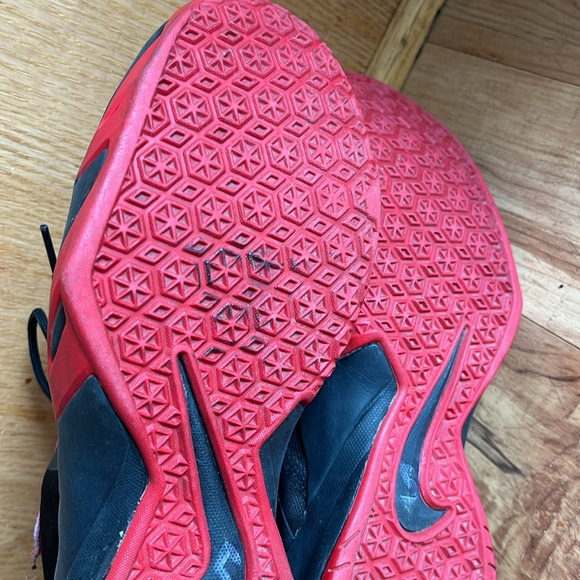 Nike youth 7 Lebron soldiers VIII Zoom sneakers Tennies shoes red black mid top - Picture 14 of 14